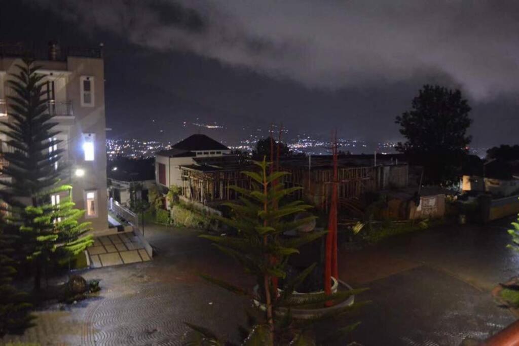 Villa Agro Kusuma Pinus R7 Batu  Ngoại thất bức ảnh