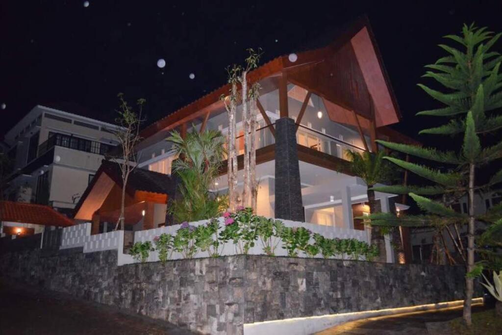Villa Agro Kusuma Pinus R7 Batu  Ngoại thất bức ảnh